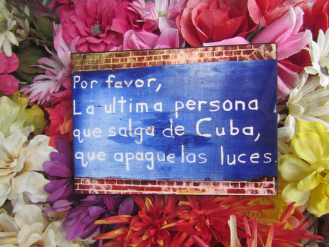 Picture of the 5" x 7" Photo Panel showing a blue sign with white letters on a brick wall: "Por favor, La ultima persona que salga de Cuba, que apague las luces."